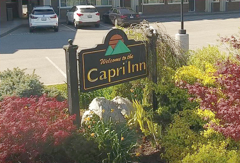 Capri Inn Front garden